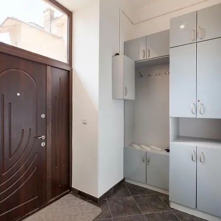 Bv Black&white Апартаменти